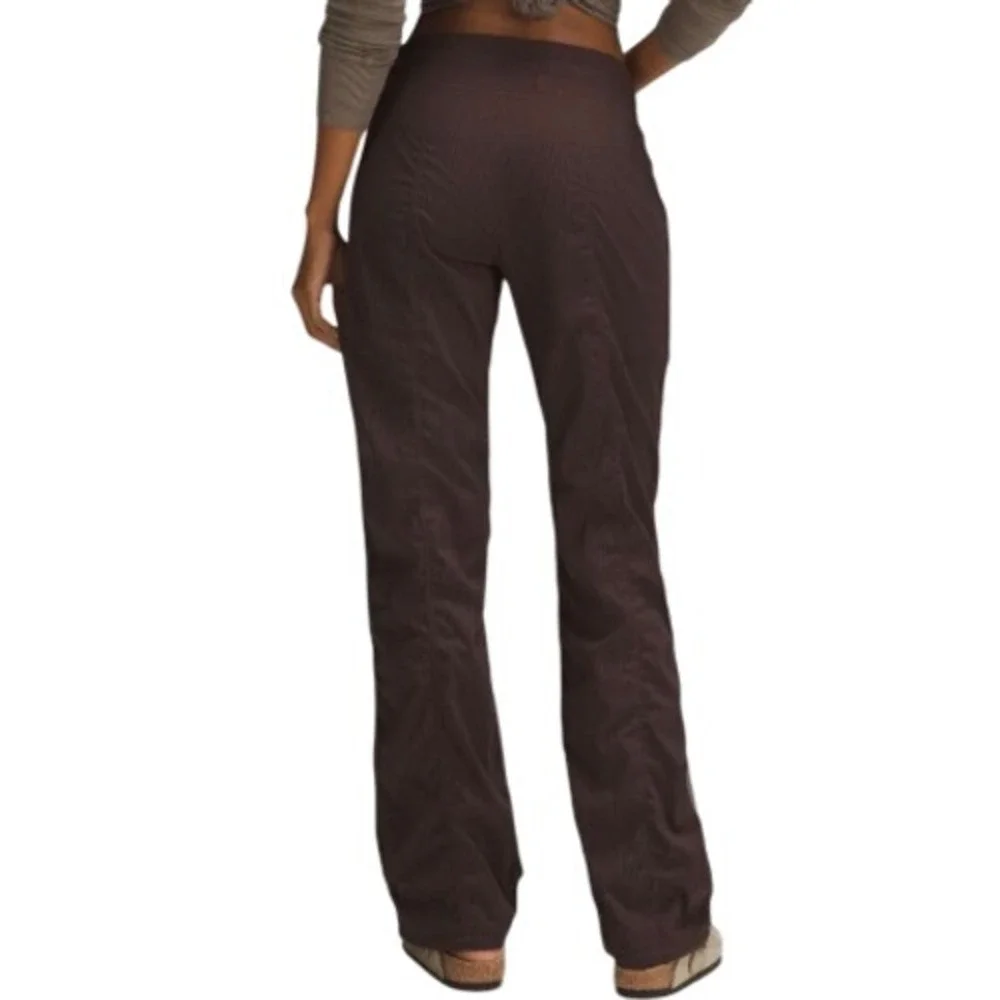 Lululemon Womens 6 Espresso Dance Studio Mid-Rise Pant Short